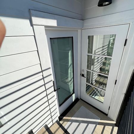 Contemporary Guest Studio With Roof-Top Deck Walk To Santa Monica Beach Exterior photo
