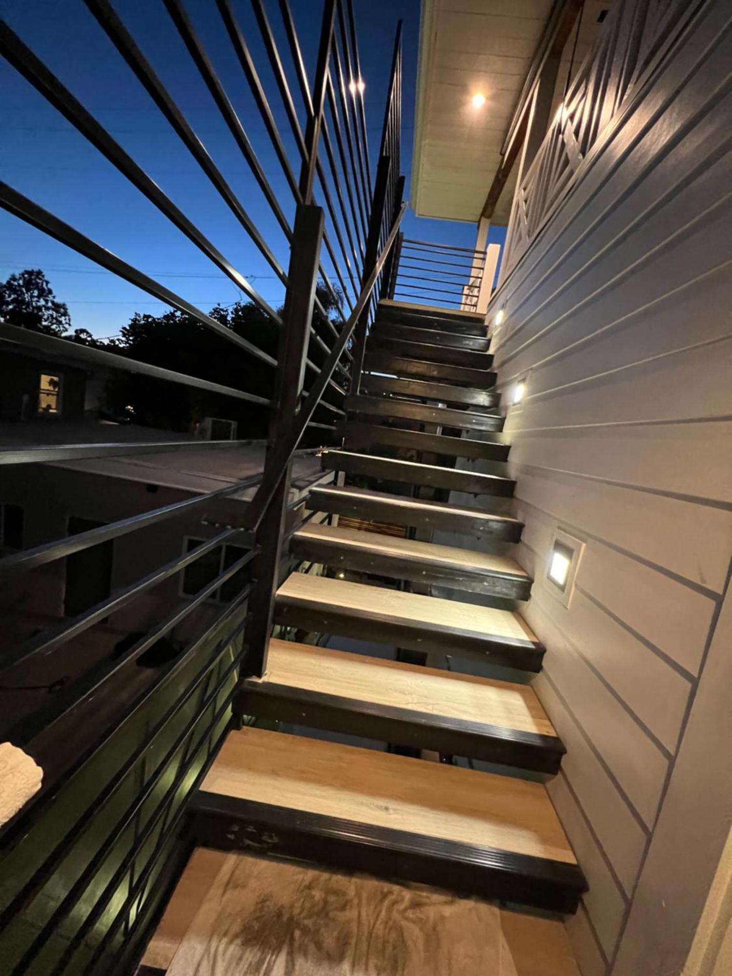 Contemporary Guest Studio With Roof-Top Deck Walk To Santa Monica Beach Exterior photo